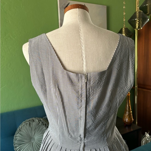 Tailor & Twirl pinup dress - Picture 10 of 13